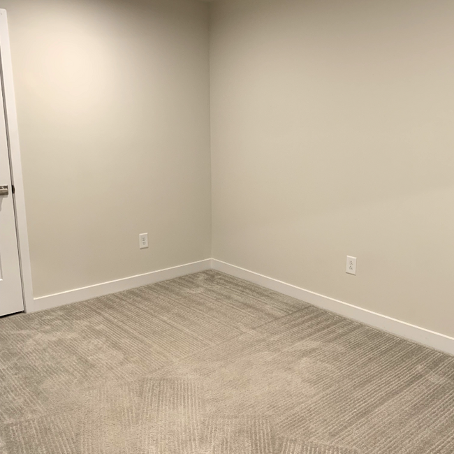 Building Photo - 325 Golan Cir