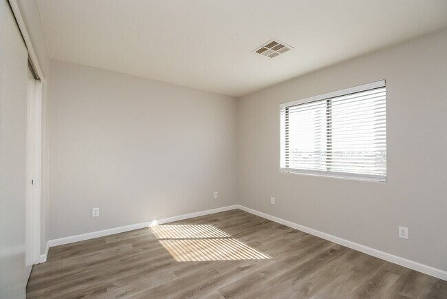 Building Photo - 2339 E Greenlee Ave