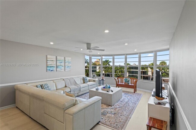 Building Photo - 3051 NE 48th St