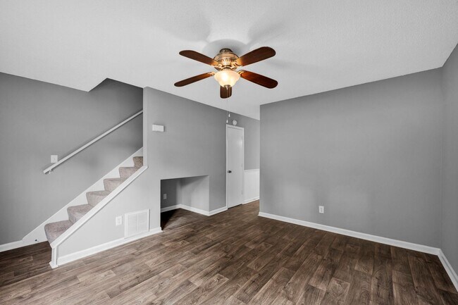 Building Photo - 2660 White Oak Ln