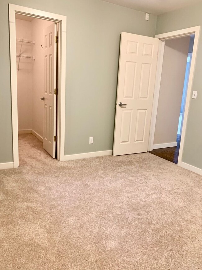 Building Photo - Madison Valley Home