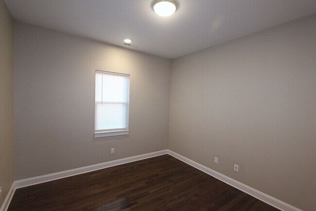 Building Photo - Modern Style Home in Downtown Durham!