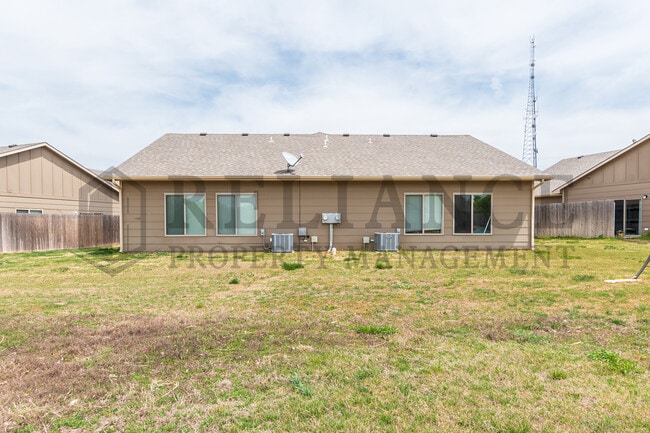 Building Photo - 4809 N Hillside Ct