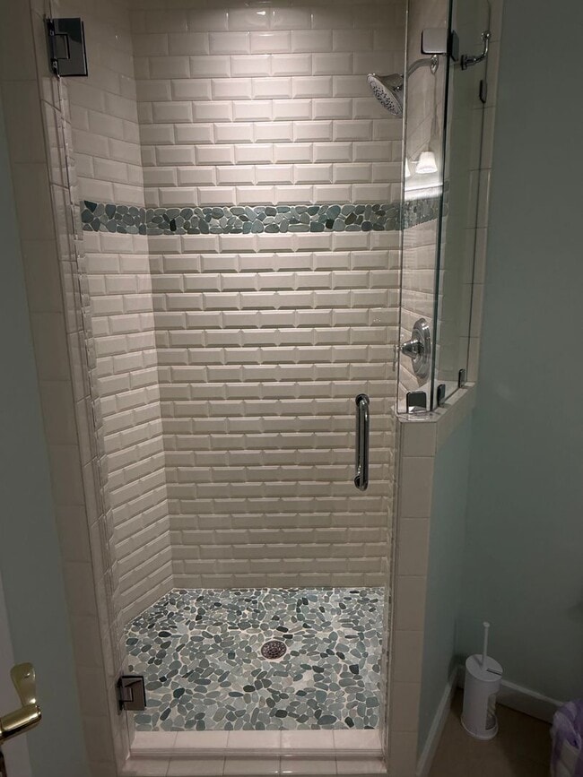 Building Photo - Lovely One-Level Furnished Home with Private Pool in Port Royal!