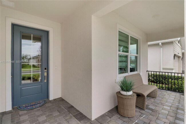 Building Photo - 6489 Cloverdale Ave