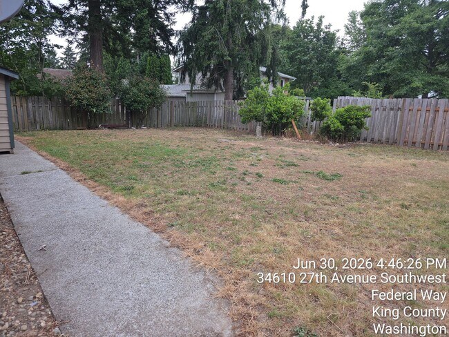 Building Photo - Federal way split level home - 3 bedrooms 2 bathrooms, AC, RV parking, EV Chargers and more, Avai...