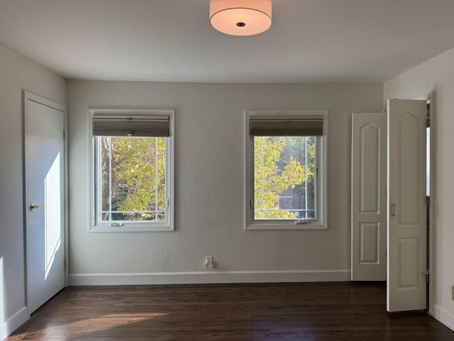Building Photo - 1500 Solana Dr
