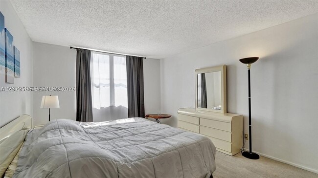 Building Photo - 3015 N Ocean Blvd