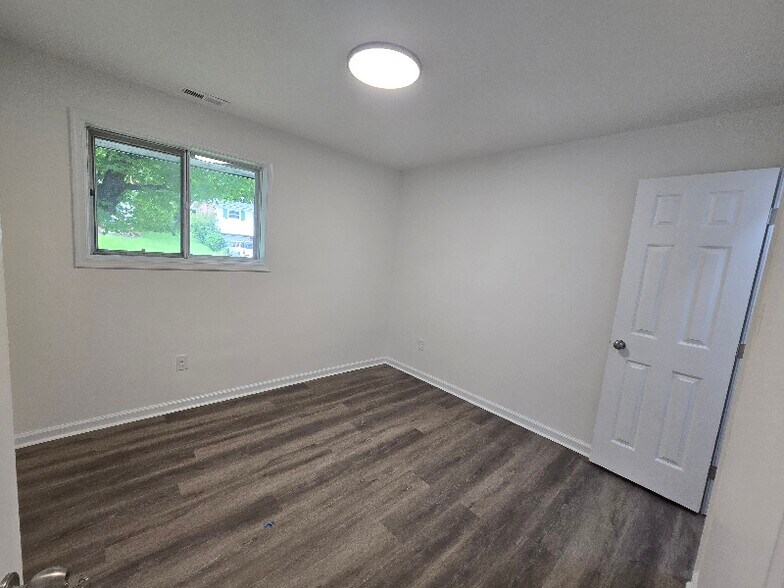 Building Photo - 1416 Weaver Ave