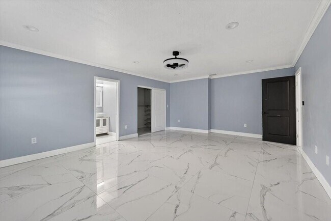 Building Photo - 15775 N Miami Ave