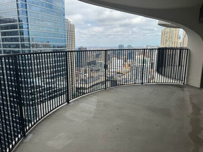 Building Photo - 300 N State St