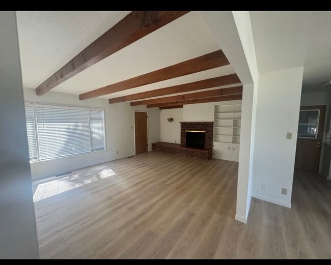 Building Photo - 120 Glencrest Ln