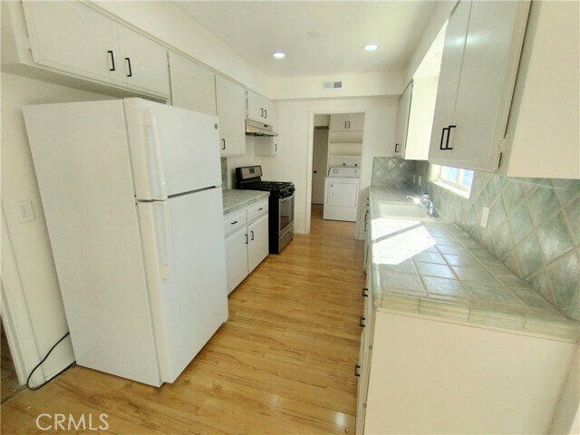 Building Photo - 374 Grand