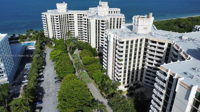 Primary Photo - 1121 Crandon Blvd