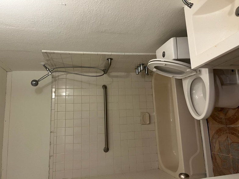 Building Photo - 5131 Sussex Ave