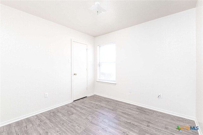 Building Photo - 1306 Elke Cir