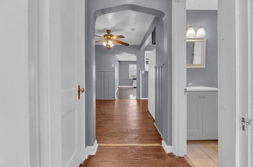 Building Photo - 1631 Summit Rd