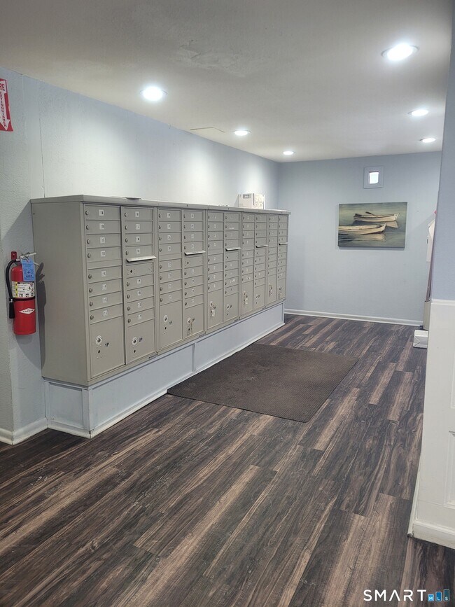 Building Photo - 70 Farmington Ave