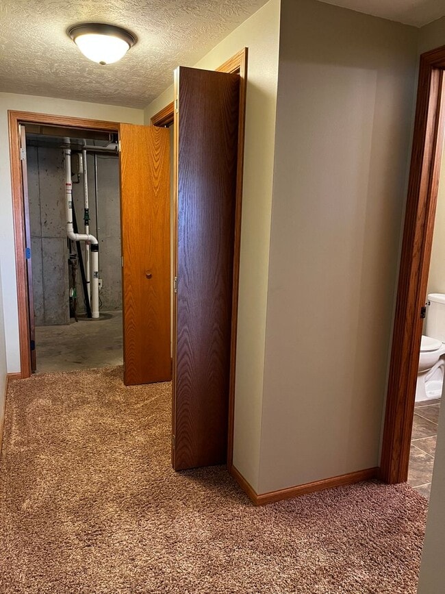 Building Photo - 3 Bed/2 Bath West Side Home!