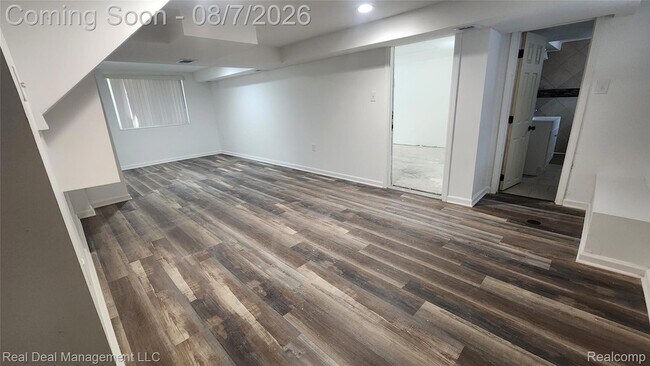 Building Photo - 553 S Stirling
