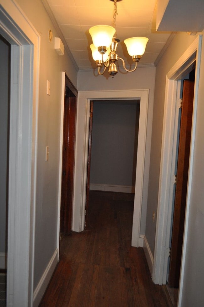 Building Photo - FOR RENT - Terrific location, great price....near everything!