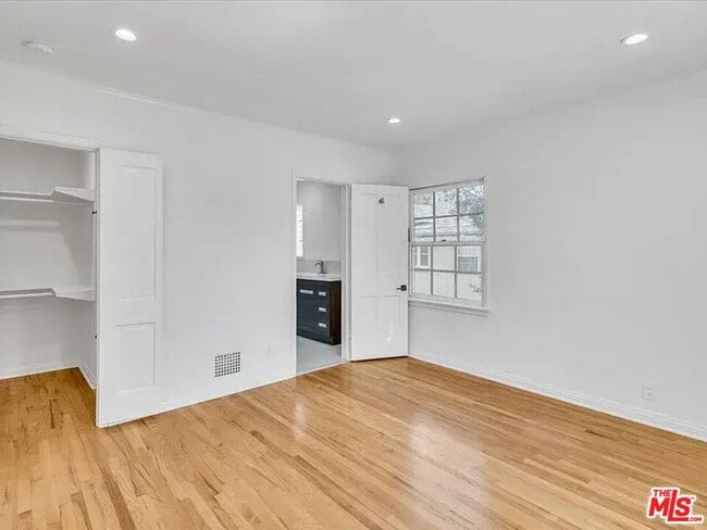 Building Photo - 1703 Kelton Ave