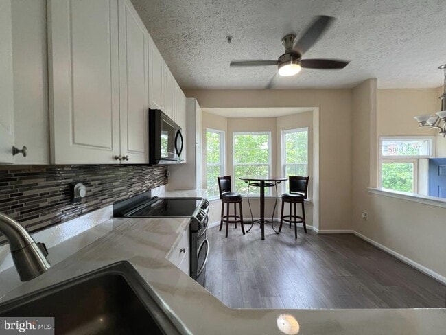 Building Photo - 7804 Creek Shore Way