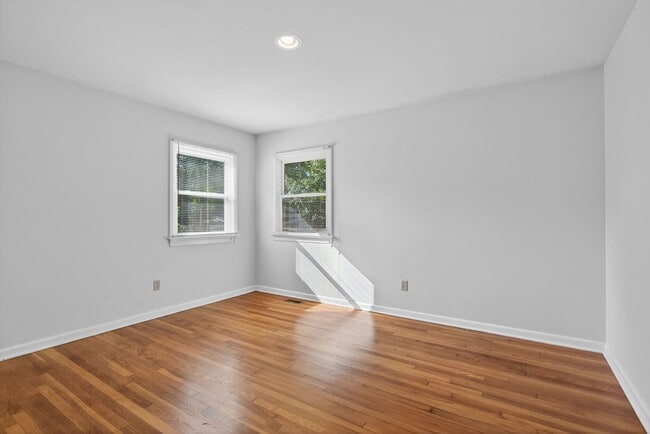 Building Photo - 347 Cabot Dr
