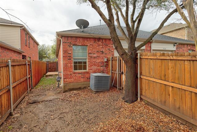 Building Photo - 5916 Round Up Ln