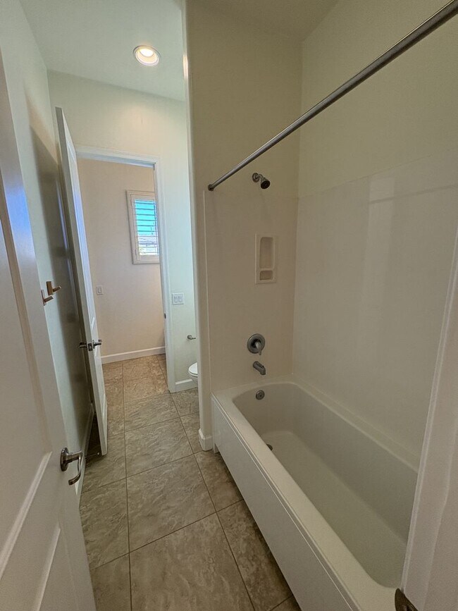 Building Photo - Dove Mountain 4 bedroom with Den 3,277 sq ...