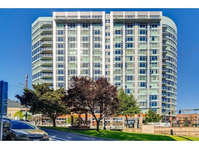 Building Photo - Fully Furnished Modern Condo with All Utilities Included in Goose Hollow!