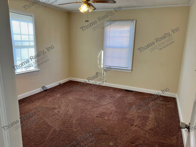 Building Photo - 206 Speight Ave
