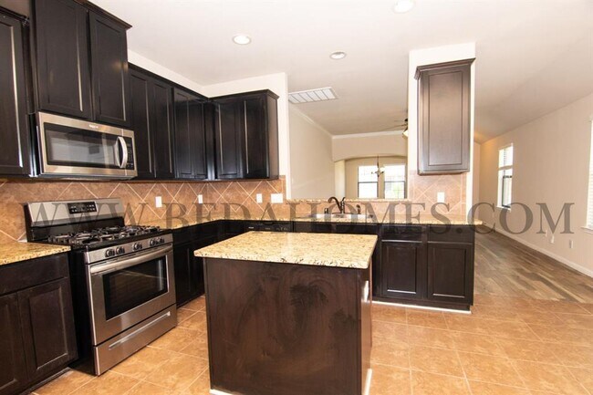 Building Photo - 9134 St Laurent Ln