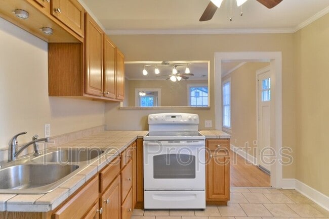 Building Photo - 2729 Kingswood Dr