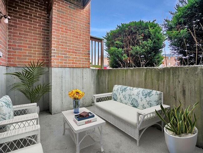 Building Photo - Pennington Court Apartments - Spacious with Washer/Dryer Hookups