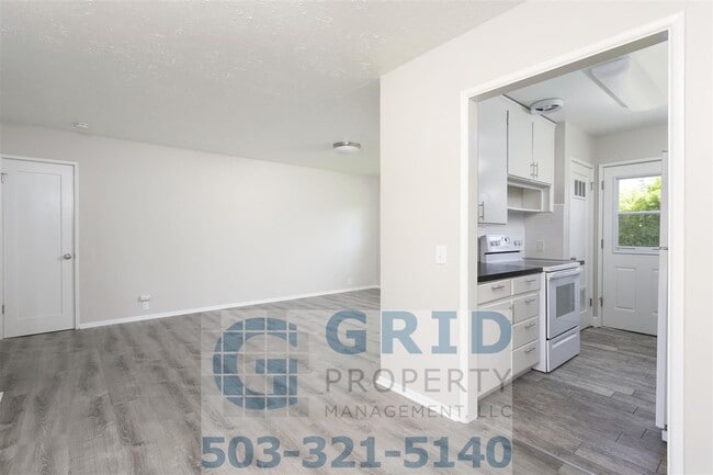 Building Photo - Remodeled 3 Bedroom Available in Northeast Portland!