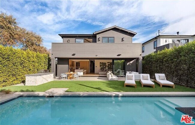 Building Photo - 4453 Gentry Ave