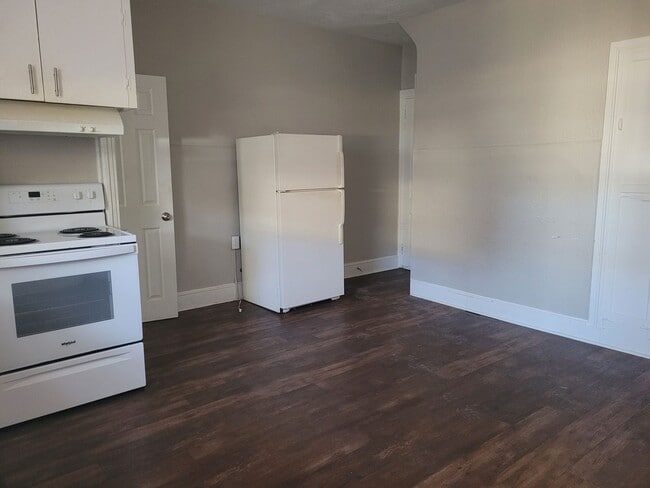 Building Photo - 257 E College Ave