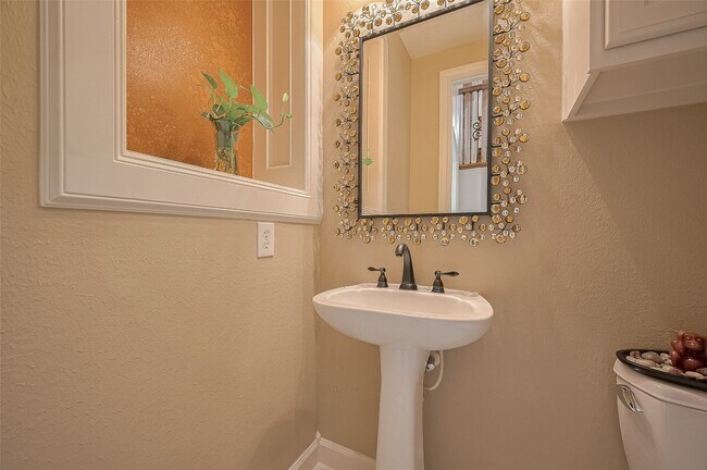 Building Photo - 11826 Legend Manor Dr