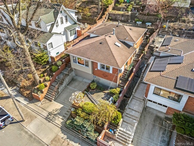 Building Photo - 45-76-76 Browvale Ln