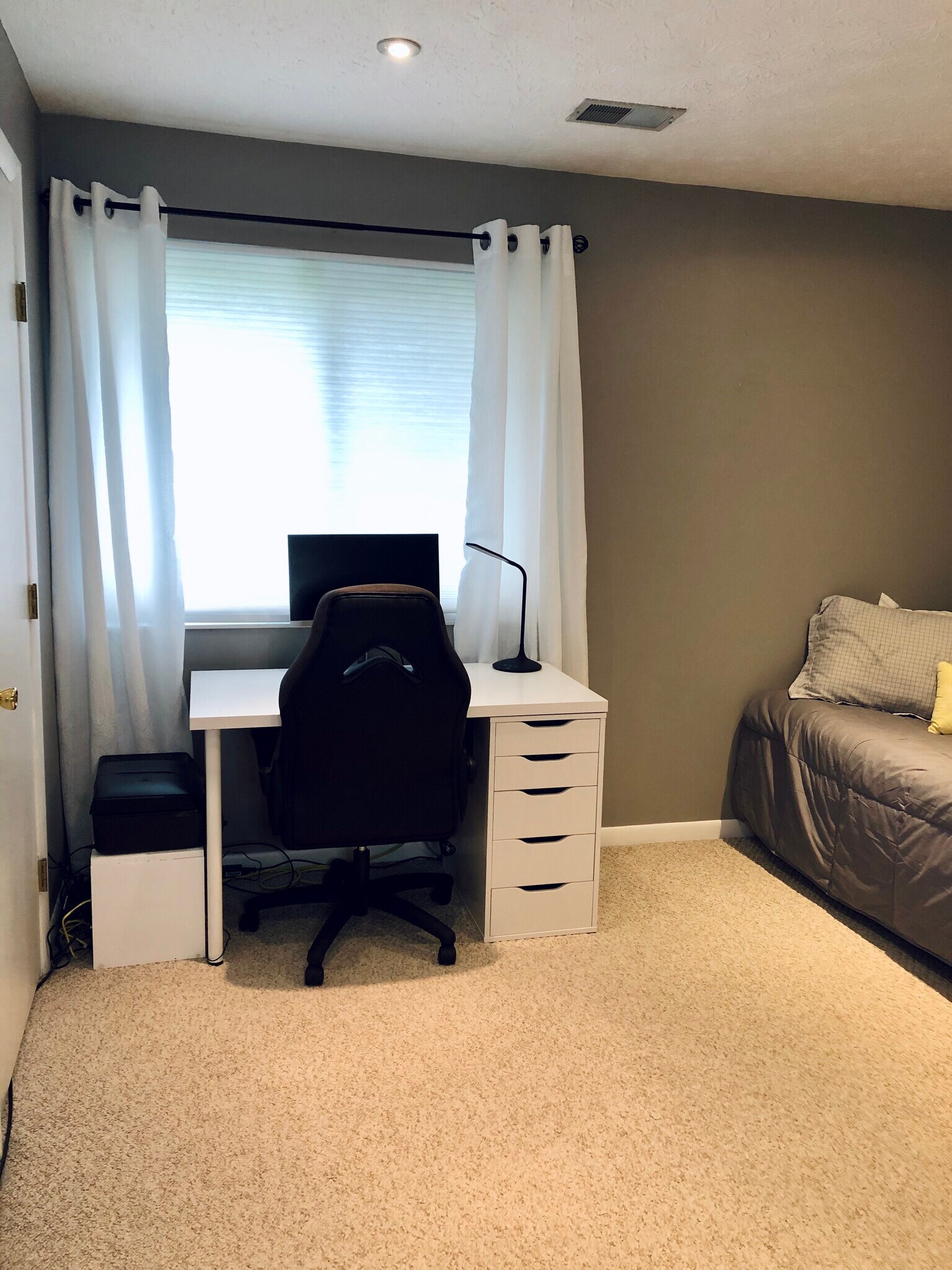 Building Photo - 8859 Eagleview Dr