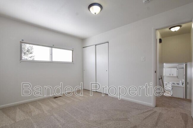 Building Photo - 470 N 200 W