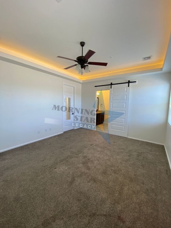 Building Photo - Stunning 4 bedroom, 2.5 bath house - 3 car...