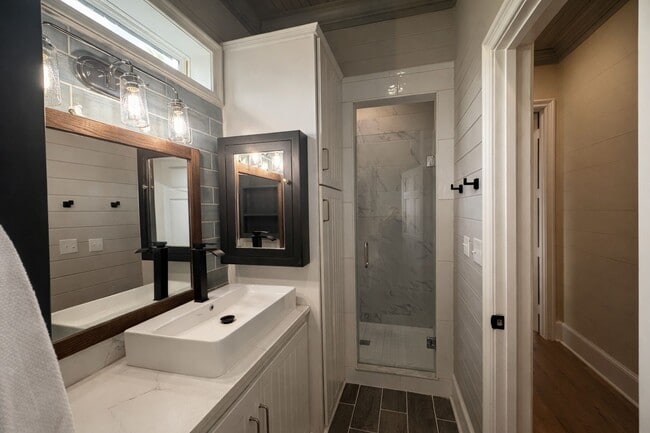 Building Photo - 5036 Golden Forest Dr