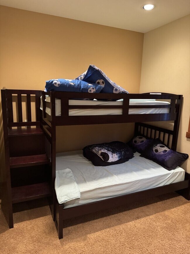 Building Photo - Luxury 5-Bedroom, 6-Bathroom Mountain Retreat – Hot Tub, Fireplaces, & More!