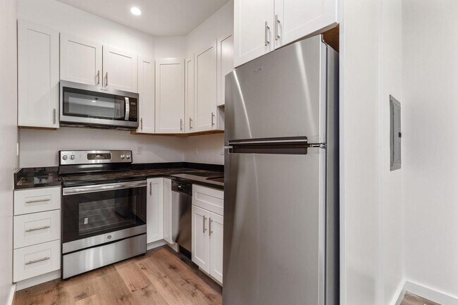 Building Photo - 905 Capp St