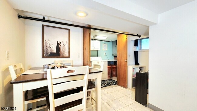 Building Photo - 11 Banta Ave