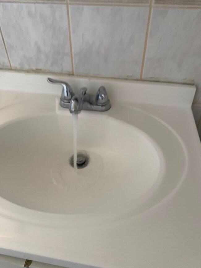 Building Photo - this will be gone this weekend! Rare change to rent a 2005 built 2 bedroom house HOUSE in Glassel...