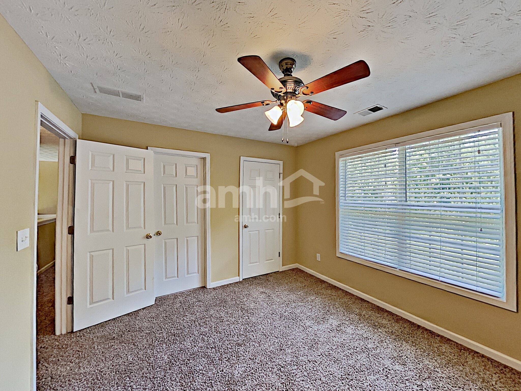 Building Photo - 2041 Vintage Oaks Dr