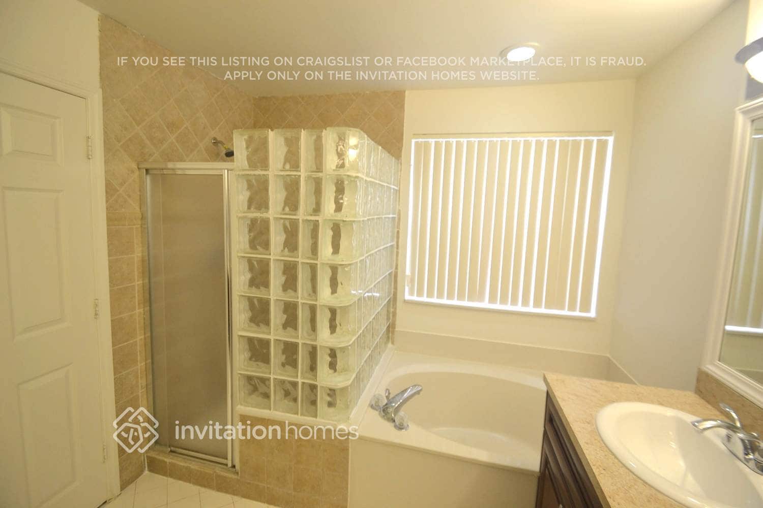 Building Photo - 6331 NW 80th Dr